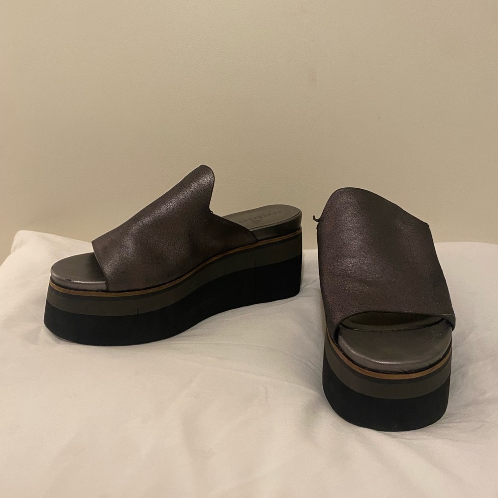Naked feet slides